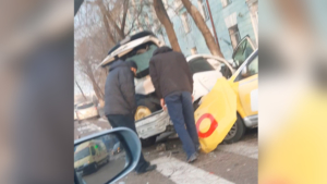 Серьезная авария с участием такси произошла в Благовещенске - gtrkamur.ru