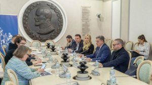 Рифат Сабитов отметил растущее влияние блогеров на детей и молодежь - gtrkamur.ru