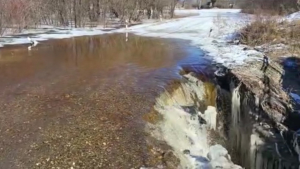 Дорогу к селу Сохатино закрыли в Мазановском районе: вода перелилась через дорогу - gtrkamur.ru