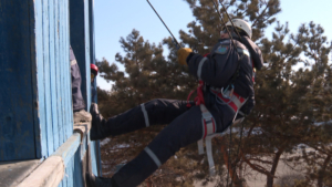 Навыки десантирования к месту пожара отработали амурские спасатели - gtrkamur.ru