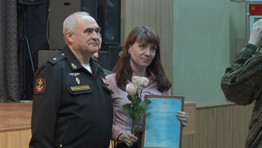 Сотрудницы ДВОКУ получили поздравления с 8 Марта - gtrkamur.ru