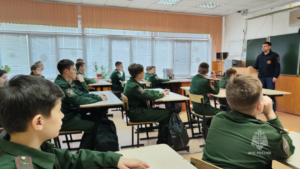 О безопасности в лесу и на водоемах рассказали школьникам сотрудники МЧС - gtrkamur.ru