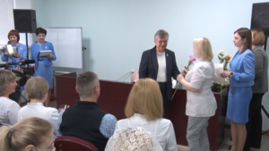 Сотрудники амурского управления ЗАГС поздравили медиков с 8 Марта - gtrkamur.ru