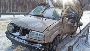 В Магдагачинском районе автомобиль врезался в леерное ограждение - gtrkamur.ru