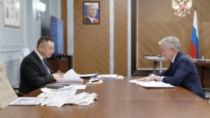 Глава Минстроя РФ Ирек Файзуллин и зампред амурского правительства Павел Матюхин обсудили строительство в Приамурье - gtrkamur.ru