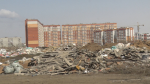 Водитель благовещенского ГСТК выбрасывал мусор рядом с многоэтажками - gtrkamur.ru