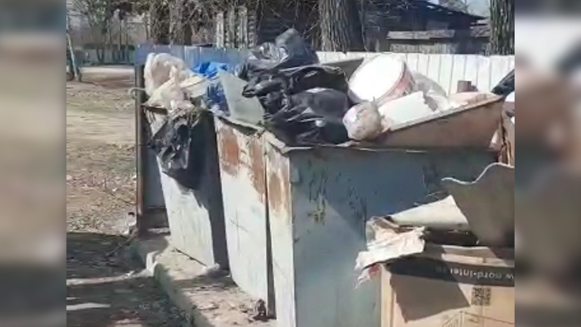 Горы мусора снова появляются на улицах Зеи - gtrkamur.ru