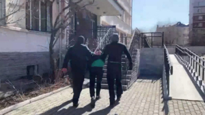Участник группировки телефонных аферистов оказался в руках правоохранителей в Благовещенске - gtrkamur.ru