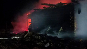 Дом многодетной семьи в Приамурье сгорел ночью дотла - gtrkamur.ru