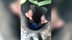 Опасные прятки: в Райчихинске спасатели вызволили мальчика из бетонной трубы - gtrkamur.ru