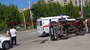 Авария с переворотом произошла в микрорайоне Благовещенска - gtrkamur.ru