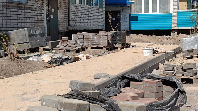 В Белогорске приводят порядок придомовые территории - gtrkamur.ru