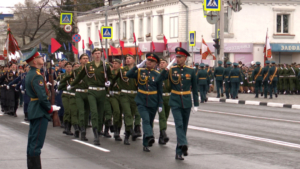 Около тысячи человек приняли участие в Параде Победы в Белогорске - gtrkamur.ru