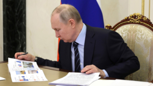 Владимир Путин заслушал доклад Василия Орлова о развитии Приамурья - gtrkamur.ru