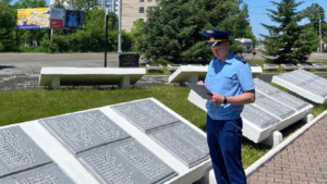 За поврежденный мемориал в Свободном автомобилиста обяжут выплатить ущерб - gtrkamur.ru