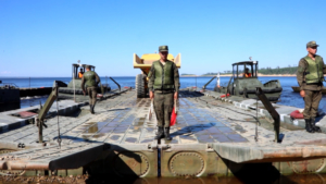 Военные организовали переправу через Зейское водохранилище - gtrkamur.ru