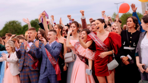 Василий Орлов — выпускникам: Мы вами очень гордимся и верим, что вы будете лучше, чем мы - gtrkamur.ru