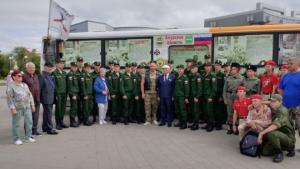 Более 700 человек посетили «Автобус Победы» в тюменском городке - gtrkamur.ru