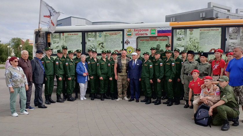 Более 700 человек посетили «Автобус Победы» в тюменском городке - gtrkamur.ru
