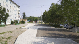 К октябрю завершат благоустройство двора в Прогрессе - gtrkamur.ru