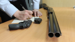 Амучанин может отправиться на восемь лет в колонию за хранение оружия - gtrkamur.ru