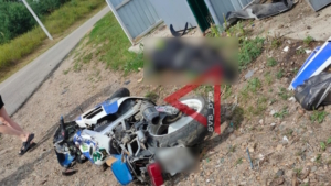 Мотоциклист врезалcя в мусорный бак и погиб в Свободном - gtrkamur.ru