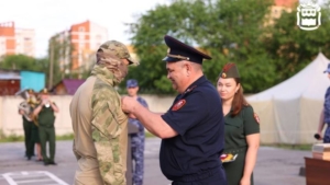 Вернувшихся из зоны СВО росгвардейцев наградили в Благовещенске - gtrkamur.ru