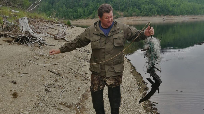 Охотоведы мешками вывозят мусор с амурских водоемов - gtrkamur.ru