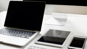 Дорогую технику заполучили двое благовещенцев, вымогая деньги у консультанта магазина - gtrkamur.ru