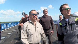 Юрий Трутнев одним из первых прокатился по новому мосту через Зею - gtrkamur.ru