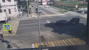 В Свободном на перекрестке легковушка влетела на скорости в другой автомобиль - gtrkamur.ru