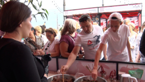 Борщ по-харбински и грибы в кляре: международный фестиваль «Берега вкуса» состоялся в Благовещенске - gtrkamur.ru