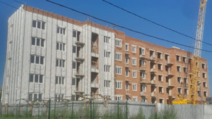 Две многоэтажки для переселенцев из аварийного жилья возводят в Екатеринославке - gtrkamur.ru