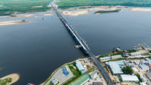 На новом зейском мосту в Благовещенске устанавливают перила и барьерные ограждения - gtrkamur.ru