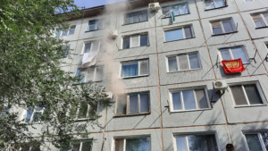 Пожар в благовещенском общежитии колледжа тушили более 30 огнеборцев - gtrkamur.ru