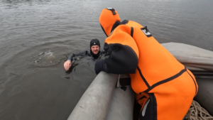 Свободненские спасатели учились предотвращать трагедии на воде - gtrkamur.ru