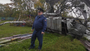 Сильный ветер сорвал крышу со здания детсада в Михайловском районе - gtrkamur.ru