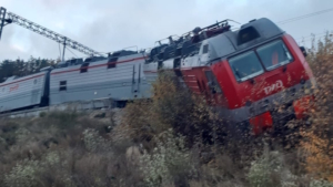 Локомотив грузового поезда сошел с рельсов в Бурятии - gtrkamur.ru