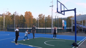 Жители отдаленного района Благовещенска осваивают умную спортплощадку - gtrkamur.ru