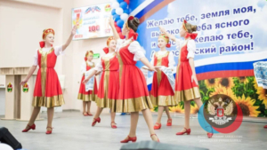 Амурские артисты поздравили Амвросиевский район с юбилеем - gtrkamur.ru