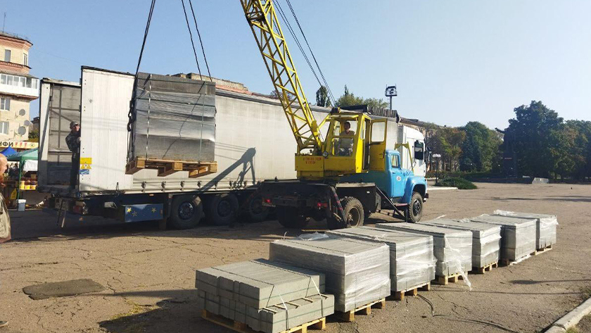 Новая детская площадка уже в этом году появится в подшефной Амвросиевке - gtrkamur.ru