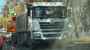 В областном центре приводят в порядок очередной участок дорожной сети - gtrkamur.ru