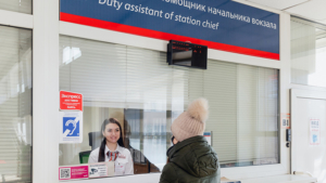 Более трех тысяч маломобильных граждан получили помощь на вокзалах ЗабЖД - gtrkamur.ru