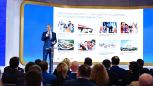 Василий Орлов представил достижения Приамурья на выставке «Россия» и посетил стенд региона - gtrkamur.ru