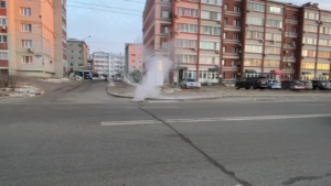 Парящие улицы: в двух районах областного центра заметили коммунальное явление - gtrkamur.ru
