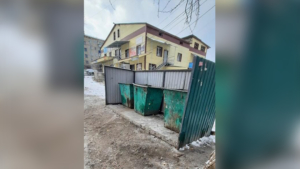 Регоператор начал вывозить мусор с площадок после вмешательства прокуратуры в Сковородине - gtrkamur.ru