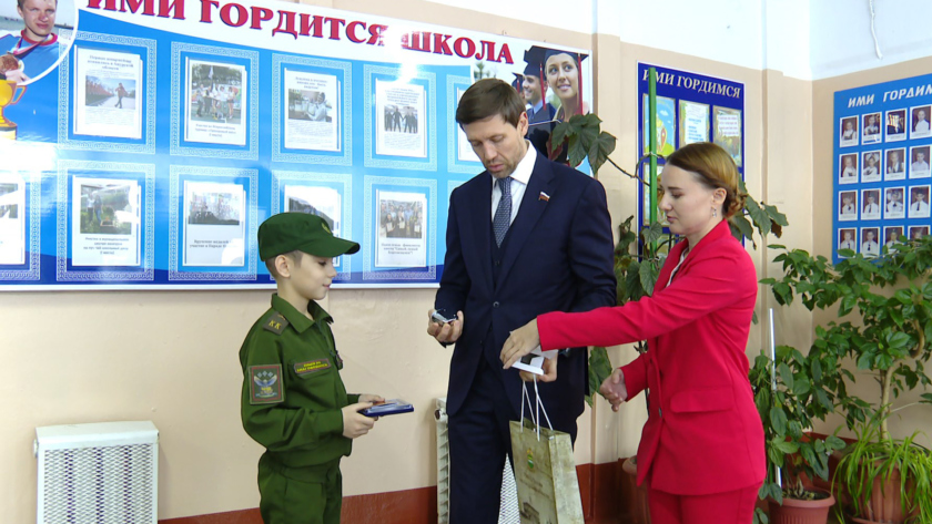 Благовещенского школьника наградили за помощь в поимке угонщика велосипеда - gtrkamur.ru