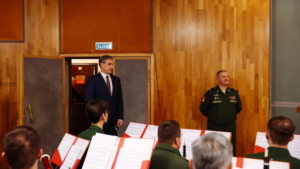 Василий Орлов наградил артистов Центрального военного оркестра Минобороны России - gtrkamur.ru