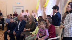 Любовь и поддержка: лучшие многодетные семьи чествовали в Приамурье - gtrkamur.ru