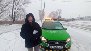 Замерзающих на белогорской трассе участников ДТП выручил «Дорожный патруль» - gtrkamur.ru